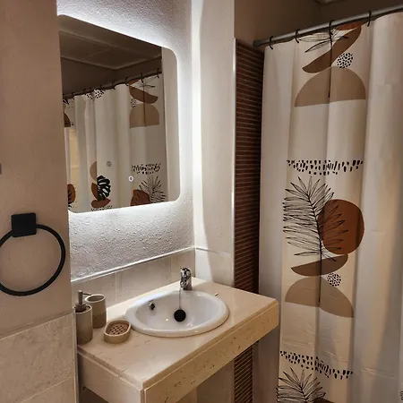 Atico Esquinero Con Preciosas Vistas Al Valle Del Golf Con Piscina Comunitaria!