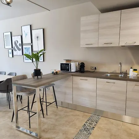 Apartment Atico Esquinero Con Preciosas Vistas Al Valle Del Golf Con Piscina Comunitaria!